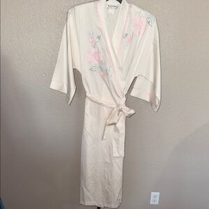 Natori Cream Kimono Robe with Pink Green Blue Floral Embroidery Pockets Vintage